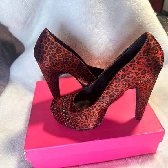 Red and black leopard print Betsy Johnson majestee heels - Picture 2 of 9